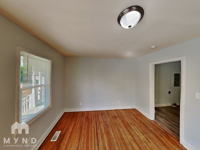 Photo - 300 Jones St