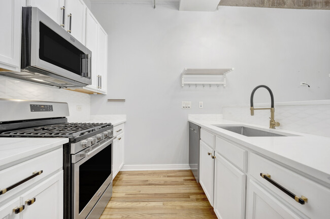 Photo - 1111 W 15th St Unidad 113
