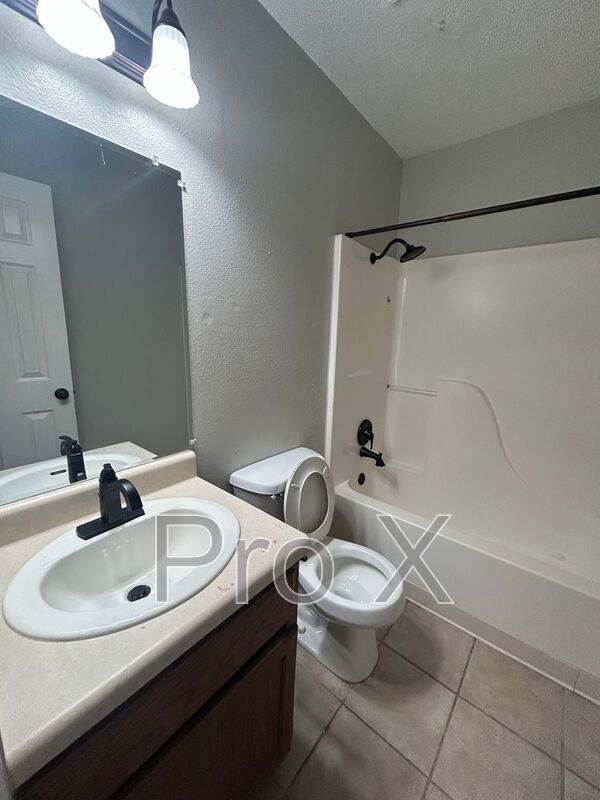 Photo - 3300 SW Landau Ct Unit Apt 1