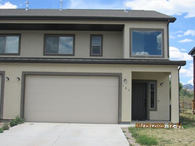 Building Photo - Townhome in Rifle!