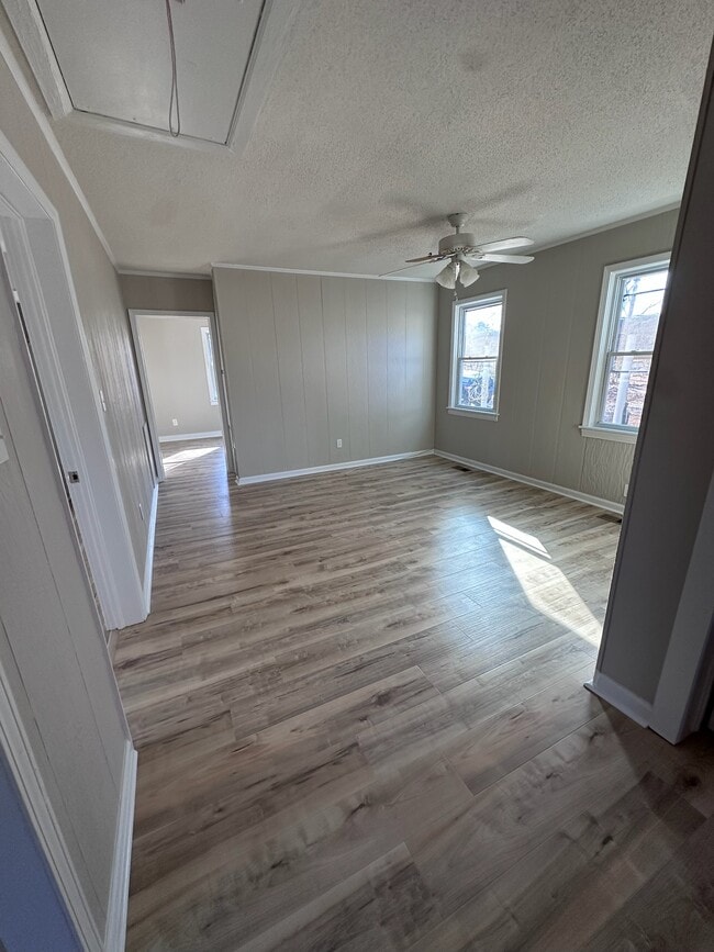 Photo - 1080 Grace Ave