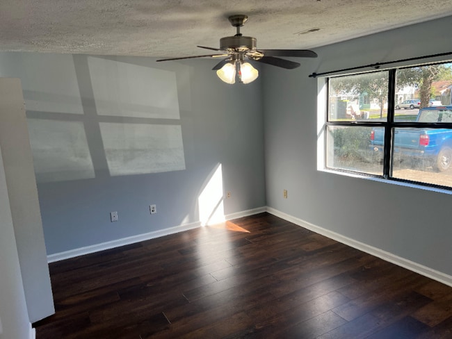 Photo - 1240 Shalom Dr