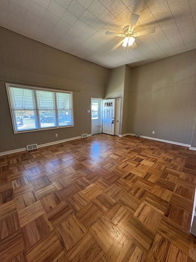 Photo - Beautifully Renovated 3-Bedroom Split-Leve...
