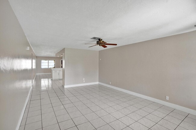 Photo - 7010-7012 NW 78th Ave