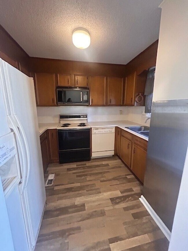 Photo - ****** HALF OFF FIRST FULL MONTH OF RENT!! ******