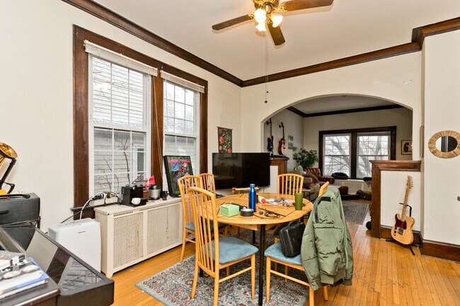 Photo - 1541 W Barry Ave Unit 2