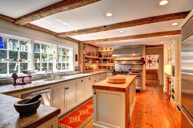 Photo - 9 Centre Way