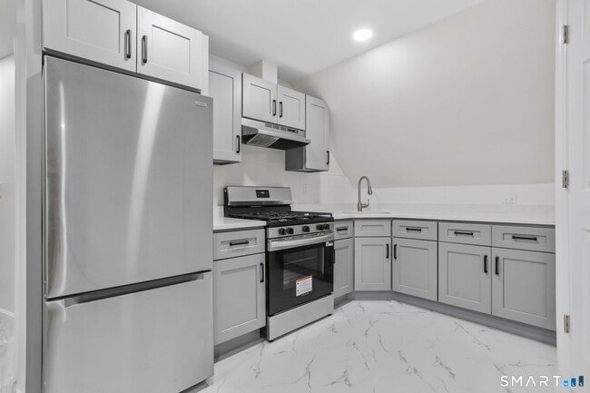 Photo - 661 Iranistan Ave