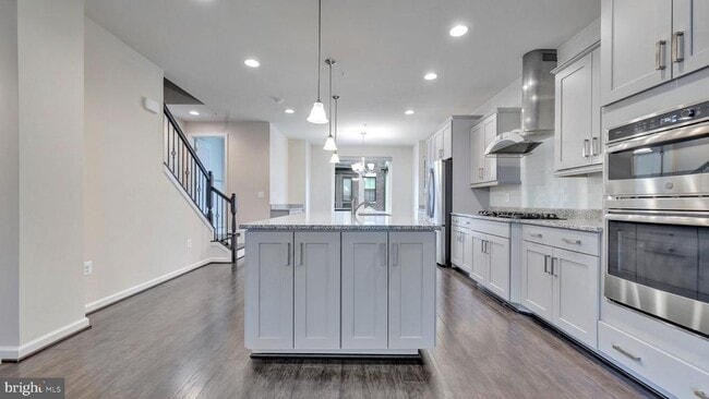 Photo - 513 Riversail Ln