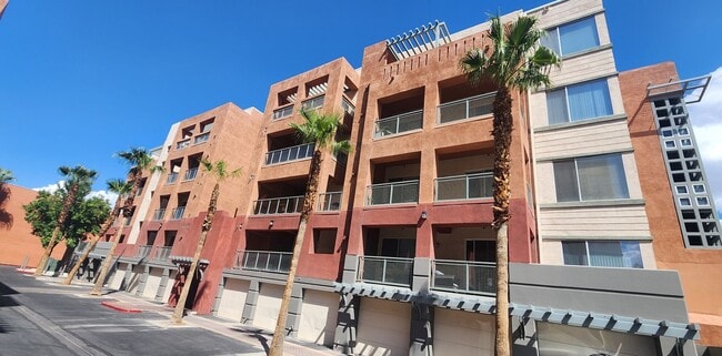 Building Photo - 2 Bedroom recently painted 2nd Floor Condo in Guard Gated Park Avenue! Unit 209