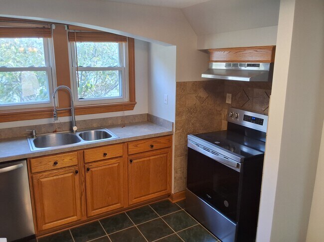 Photo - 5198 South St