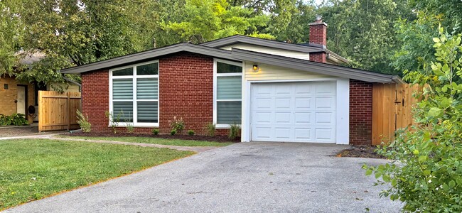 Building Photo - 1780 Rosemary Rd Rental