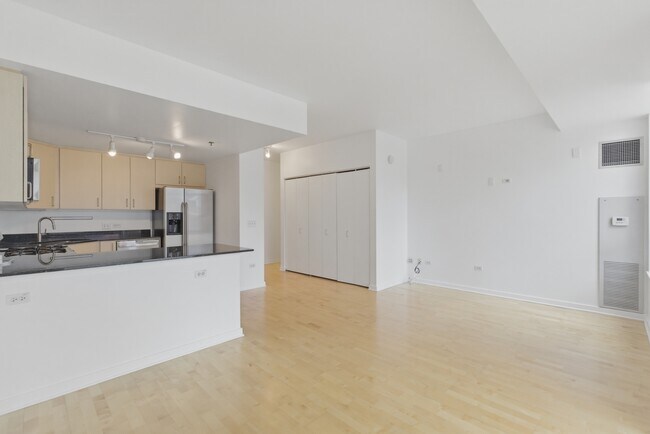 Photo - 330 West Grand-808 Unit 808