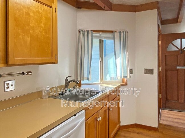 Photo - 149 NE Powderhorn Dr