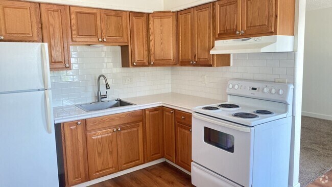 Building Photo - Oakdale Apartment Unit #E