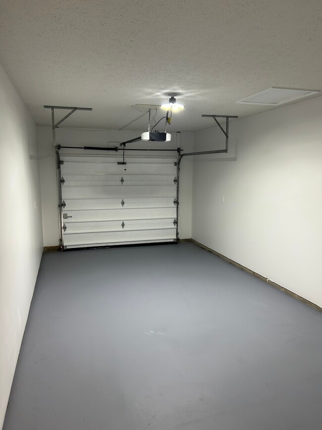 Garage - 518 E South St Unit 518