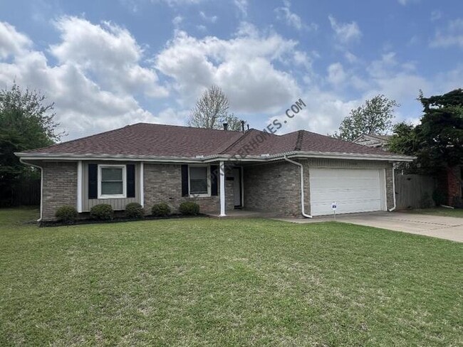 Photo - 2000 Lanesboro Dr