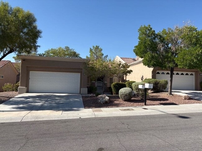 Building Photo - Charming Sun City Summerlin Townhome