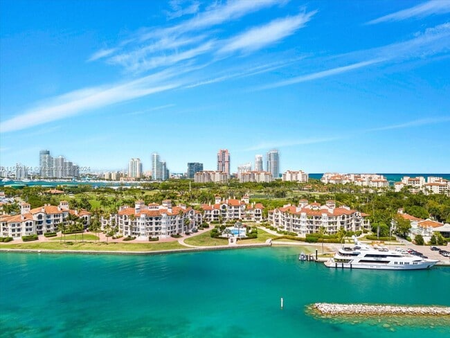 Building Photo - 2113 Fisher Island Dr Unit 2113