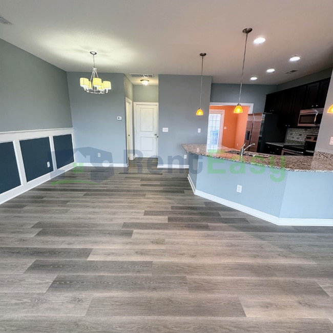 Photo - 411 Abelia Way