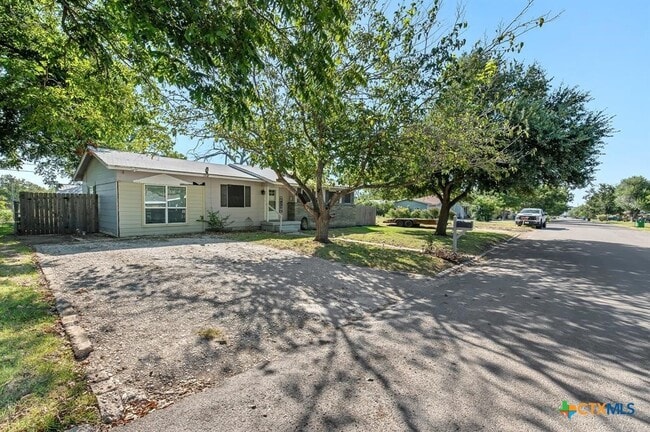 Photo - 906 Debus Dr