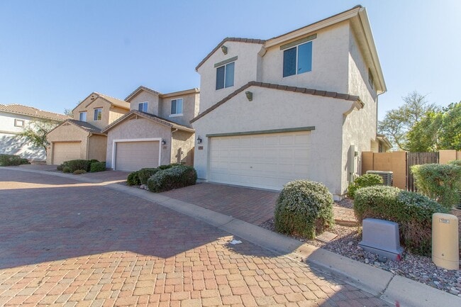 Photo - GORGEOUS 3BED 2.5 BATH HOME NEAR CRIMSON/US60