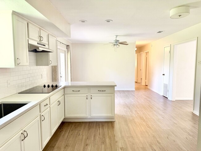 Photo - 555 Burgin Ave