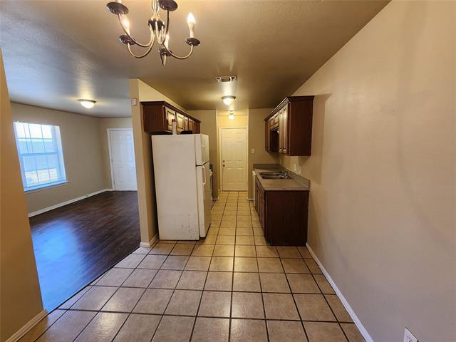939 Baker St