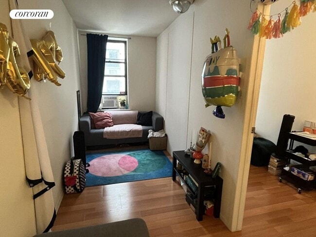 Photo - 524 W 50th St Apartamento