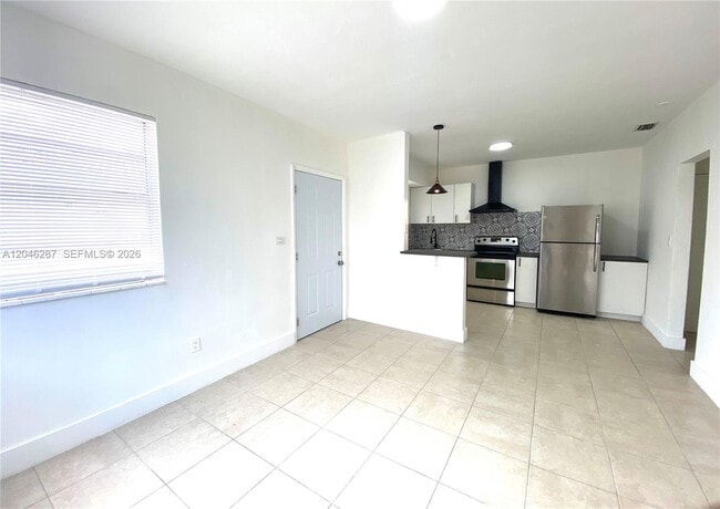 Photo - 120 NE 55th St Unit 5