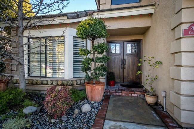 26253 Cresthaven Ct