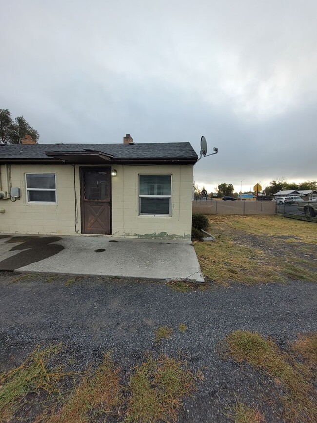 Building Photo - 326 3rd Ave SE Unit 326 3rd Ave SE #1