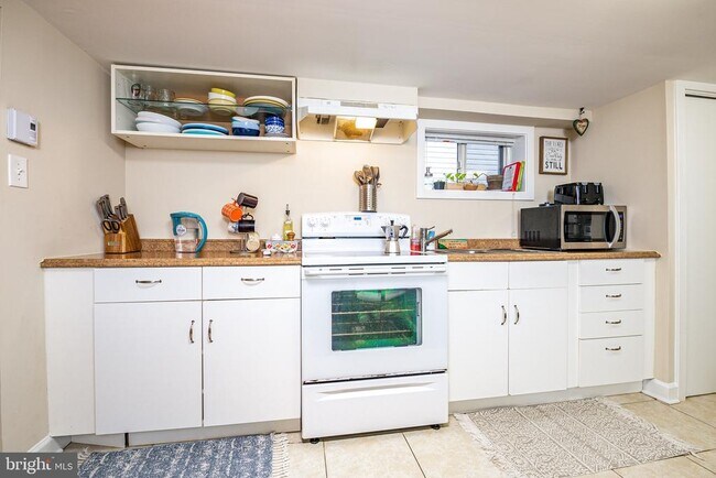 Photo - 817 Elder St NW