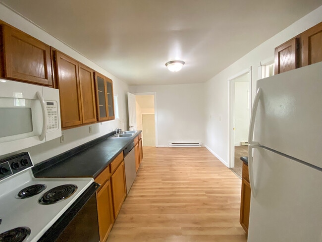 Photo - 214 2nd Ave W