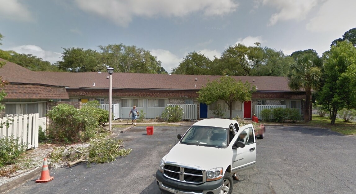 Stuart Towne Apartments - Stuart Towne Apartments