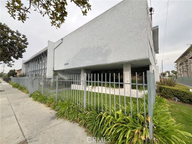 Building Photo - 12926 Doty Ave Unit 20