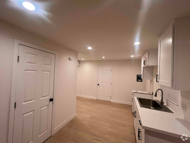 Building Photo - 2869 N G St Rental