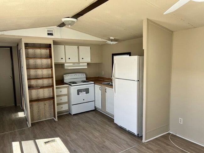 Photo - 1125 Chicago Bulls St