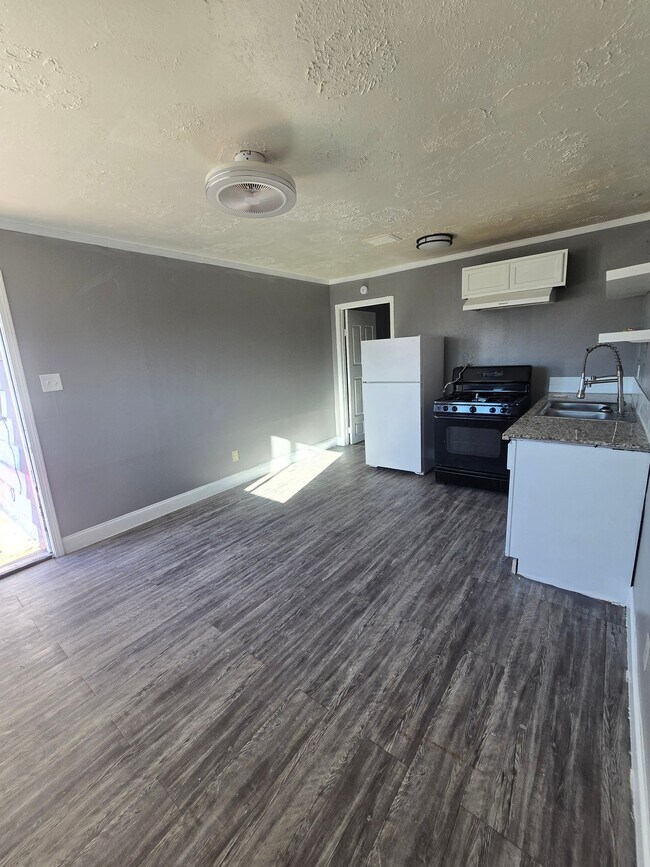 Photo - 4820 Oak Ave Unit 8