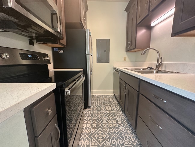 Photo - 515 E 8th St Unidad A