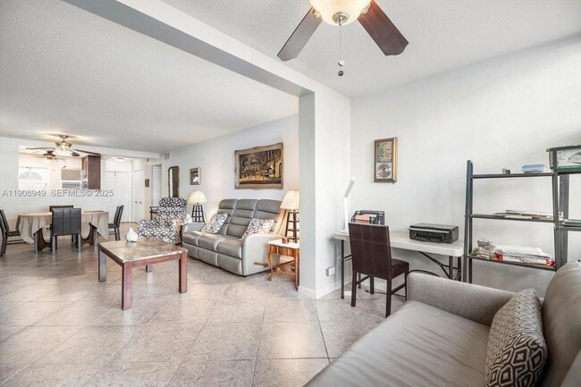 Photo - 609 NE 14th Ave Unidad 105