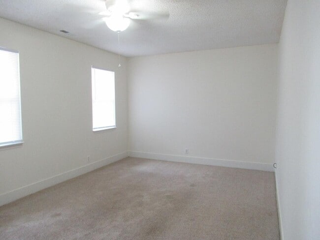 Photo - 970 Jessamine Trail