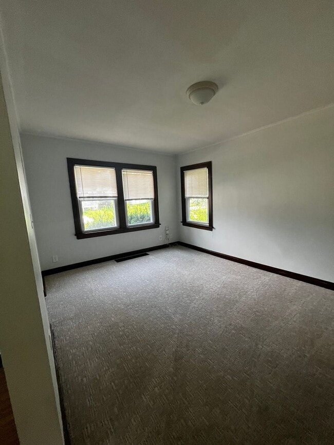 Photo - 1455 W 12th St