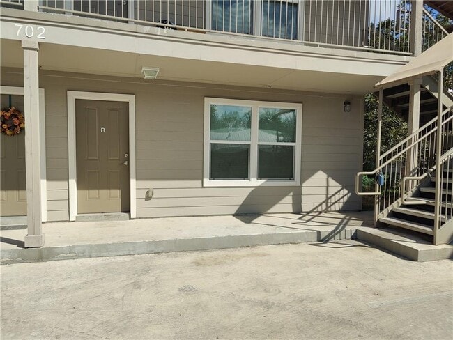 Photo - 702 W 6th St