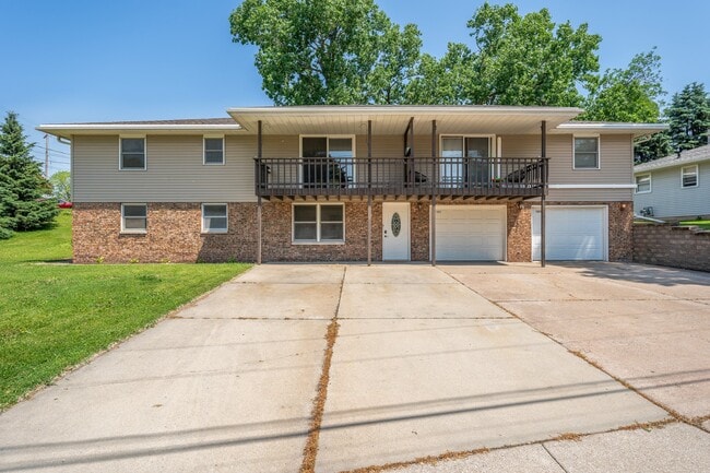 Building Photo - 1000 W McKinley Ave