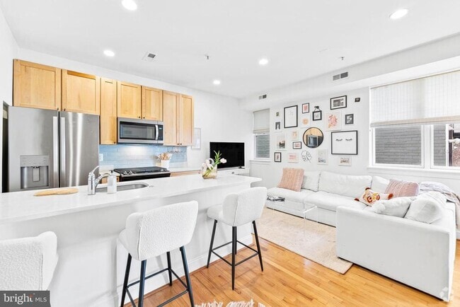 Building Photo - 1417 Chapin St NW Unit 404 Rental