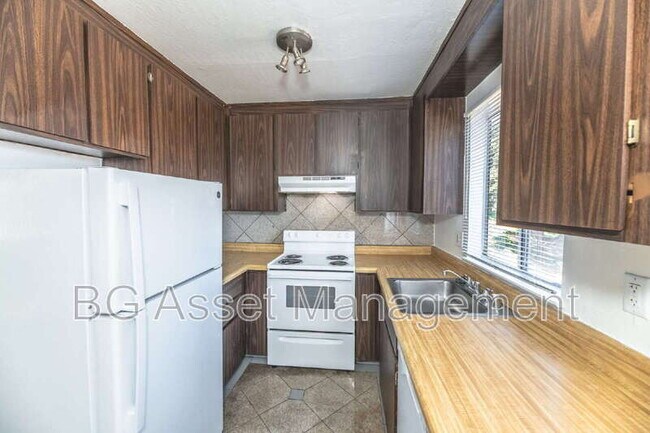 Photo - 547 Rodeo Ave Unit F