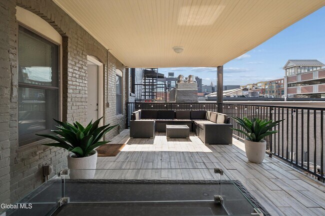 Photo - 425 Broadway Unit 3