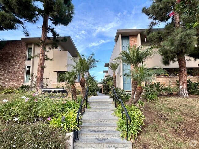 Building Photo - Spacious Multi-Level Townhouse w/hwd flrs,...