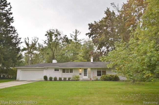 Photo - 2687 Heathfield Rd